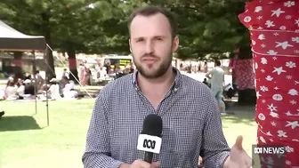 Thousands of Australians flock to the beach to cool off for Christmas | ABC News