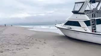 Boat carrying Haitian migrants comes ashore in Palm Beach Shores