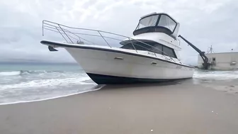 Boat carrying Haitian migrants comes ashore in Palm Beach Shores