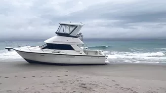 Boat carrying Haitian migrants comes ashore in Palm Beach Shores