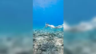 Deep Underwater Girl Swimming | Bikini Girls Swimming In Underwater 129 | Underwater Official 10M