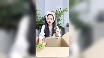 Viên Vibi lại có quà