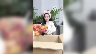 Viên Vibi lại có quà