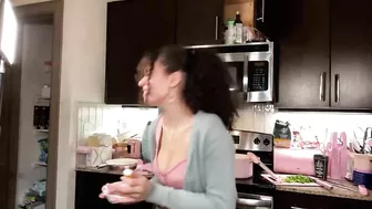 Bimbo Burns Herself on Cooking Stream