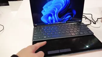 Trên tay LENOVO YOGA BOOK 9i tại CES23: Laptop 2 màn ngày càng thông minh