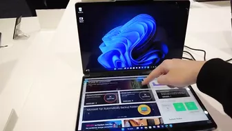 Trên tay LENOVO YOGA BOOK 9i tại CES23: Laptop 2 màn ngày càng thông minh