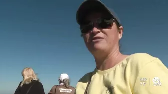 Rare right whale with calf brings crowds to Juno Beach