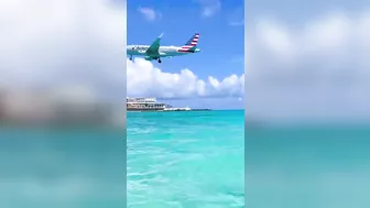 Very low pass ! Maho Beach, Sint Maarten SXM ???????? Princess Juliana Airport