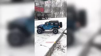 Experience playing with remote control off-road models on snowy roads