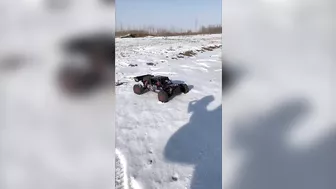 Experience playing with remote control off-road models on snowy roads