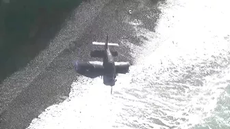 VIDEO | Plane lands on California beach