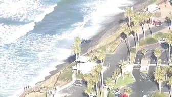 VIDEO | Plane lands on California beach