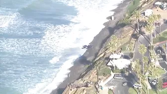 VIDEO | Plane lands on California beach