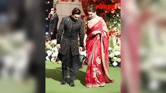 अनंत अंबानींच्या साखरपुड्याला सेलिब्रिटींची उपस्थिती.. Bollywood Celebrity at Anand Ambani's wedding