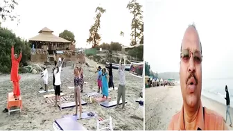 Foreigners practice Yoga at Yoga Village on Arambol beach!