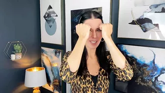 2 Wrinkle Busting Massages For The Forehead Using The Knuckles! Face Yoga Bitesize