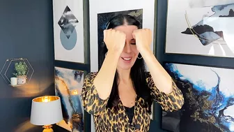 2 Wrinkle Busting Massages For The Forehead Using The Knuckles! Face Yoga Bitesize