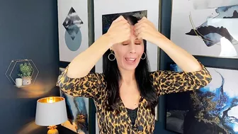 2 Wrinkle Busting Massages For The Forehead Using The Knuckles! Face Yoga Bitesize