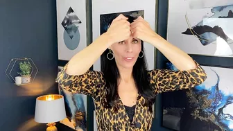 2 Wrinkle Busting Massages For The Forehead Using The Knuckles! Face Yoga Bitesize