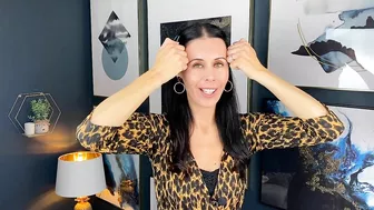 2 Wrinkle Busting Massages For The Forehead Using The Knuckles! Face Yoga Bitesize