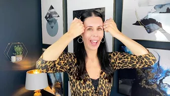 2 Wrinkle Busting Massages For The Forehead Using The Knuckles! Face Yoga Bitesize