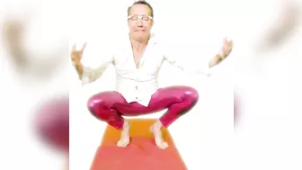 Als ik met ons Jo naar de yoga ga (Carnaval 2023)