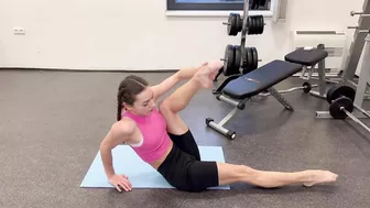 Flexible warm-up in the training room - Leg Strength and Contortion #yoga #stretching