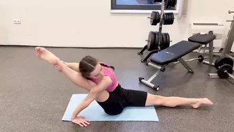 Flexible warm-up in the training room - Leg Strength and Contortion #yoga #stretching