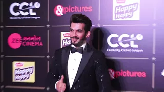 Arjun Bijlani Talks About His Favourite Team At Curtain Raiser Of Celebrity Cricket League