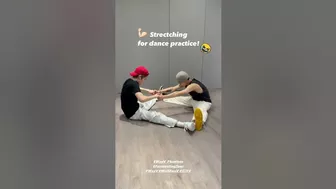 ten & xiaojun stretching more like ten folding xiaojun