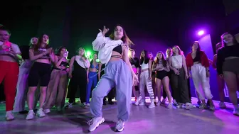 VI AMELI // TWERK CHOREO