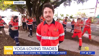 Group of Brisbane tradies do yoga routine before work to limber up | Today Show Australia