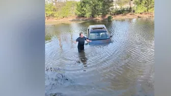 Family rescued after car crashes into Virginia Beach pond