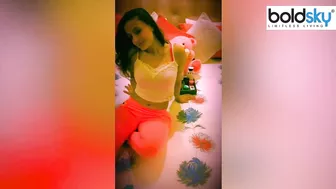 Ameesha Patel Blue Bikini Look Video Viral, Swimming Pool में... |Boldsky