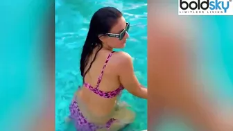 Ameesha Patel Blue Bikini Look Video Viral, Swimming Pool में... |Boldsky