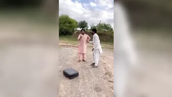 Gari Kay Silencer Mein Phasa Kaddu ????