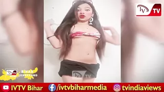 Delhi Metro में दिखी Bikini Girl, टकटकी लगाए देखते रहे लोग, जानिए,Uorfi Javed के नक्शे कदम पर चलने..