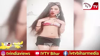 Delhi Metro में दिखी Bikini Girl, टकटकी लगाए देखते रहे लोग, जानिए,Uorfi Javed के नक्शे कदम पर चलने..