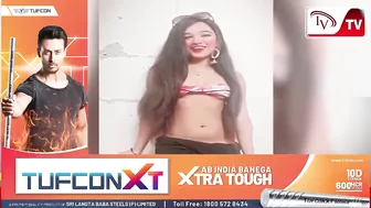 Delhi Metro में दिखी Bikini Girl, टकटकी लगाए देखते रहे लोग, जानिए,Uorfi Javed के नक्शे कदम पर चलने..