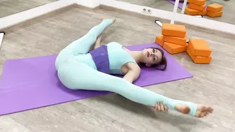 Splits and oversplits. Gymnastics flex. Full Body Stretch. Contortion workout. Yoga stretching