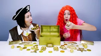 Mukbang Gold Food One Color Challenge 먹방 챌린지 Pirate Challenge Pico Pocky