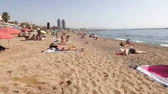 BARCELONA SPAIN | STILL SUMMER IN BARCELONETA BEACH | OCTOBER 24,2021