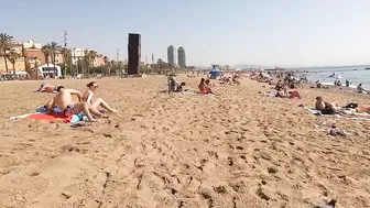 BARCELONA SPAIN | STILL SUMMER IN BARCELONETA BEACH | OCTOBER 24,2021