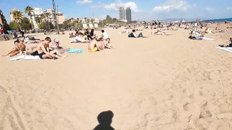 BARCELONA SPAIN | STILL SUMMER IN BARCELONETA BEACH | OCTOBER 24,2021