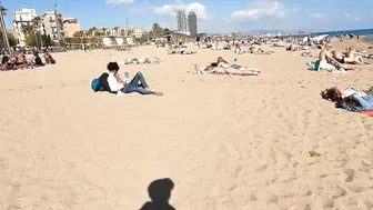 BARCELONA SPAIN | STILL SUMMER IN BARCELONETA BEACH | OCTOBER 24,2021