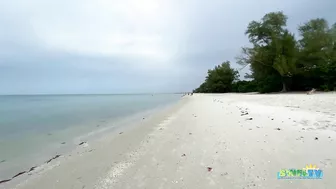 An Overcast Sunday Morning at the Beach in North Naples, FL 10.24.21