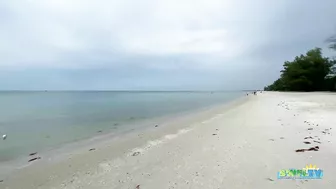 An Overcast Sunday Morning at the Beach in North Naples, FL 10.24.21