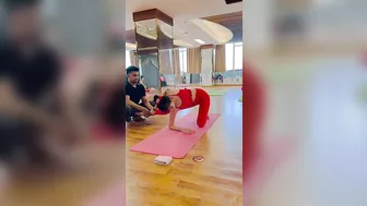 Advanced twisting and shoulder stretching #yoga #advancedyoga #flexibility #fitness #workout #yog