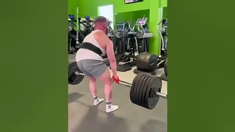 Weightlifter looks like he is twerking