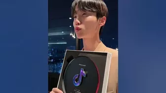 Platinum Award of Tiktok! And Thank you Tiktok CEO Shou #oxzung #tiktok #sigma #viral